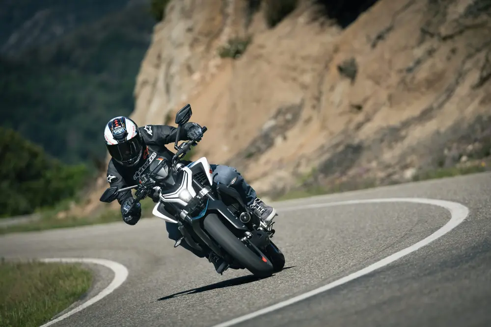 CFMOTO 450NK - SEGURIDAD