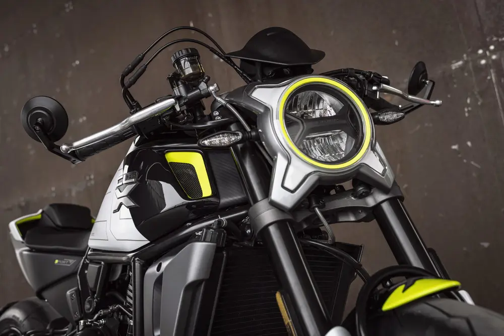 CFMOTO 700CL-X Sport - TECNOLOGÍA MODERNA INTEGRADA