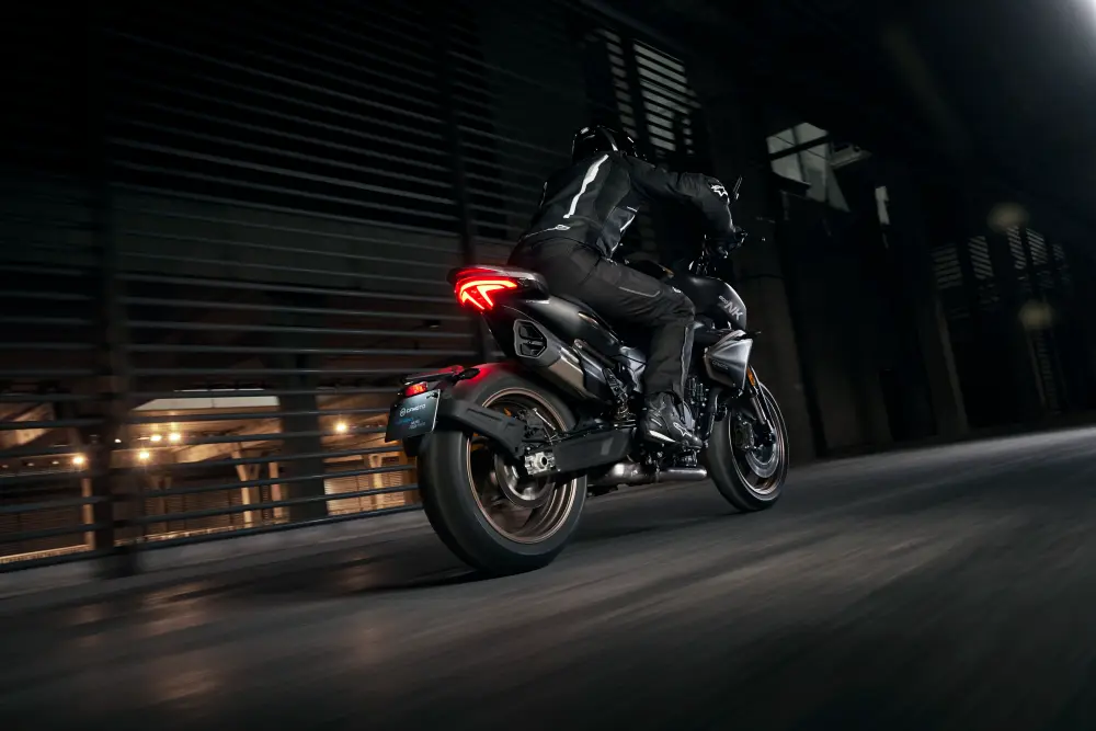 CFMOTO 800NK Advanced - MANEJO